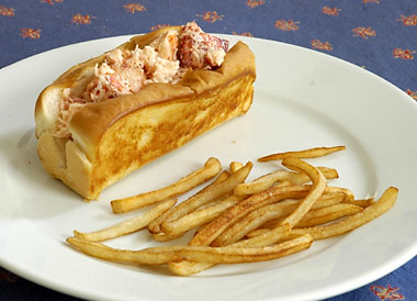 The finished lobster roll